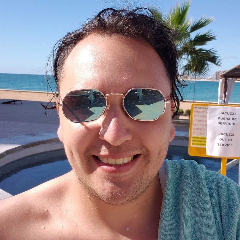 Meet your Posher, Dominic